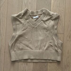 Aritzia TNA Marcy vest in beige, S